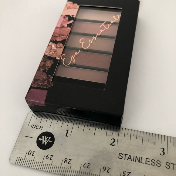 Max Studio Rosy Nudes Eyeshadow Palette - Picture 3 of 4